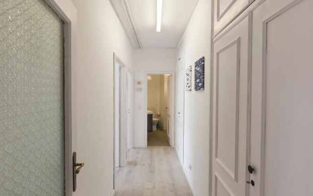 Metro Lapa House with sunny balcony and A/C