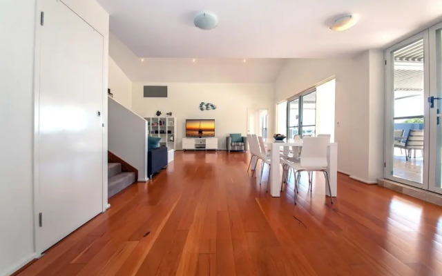 Mantra Aqua, Penthouse 83/1A Tomaree Street
