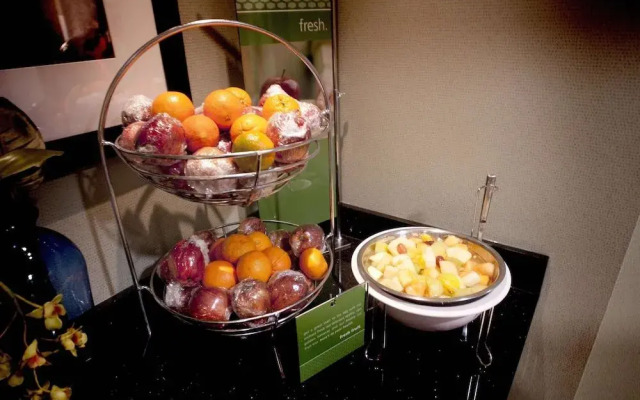 HAMPTON INN &amp; SUITES SMITHFIELD(H)