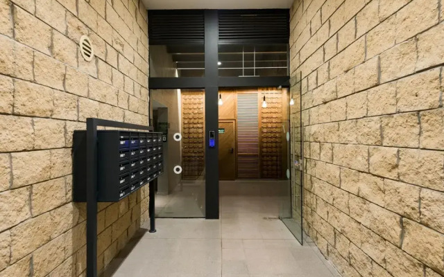 Contemporary & Texture-Rich Hideaway