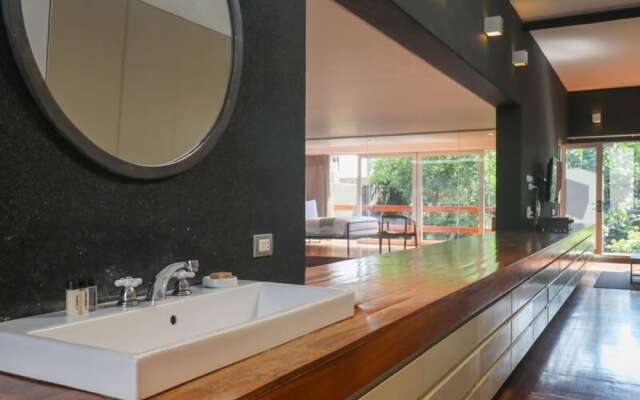 w Luxury 3BR House With Terrace in Miraflores