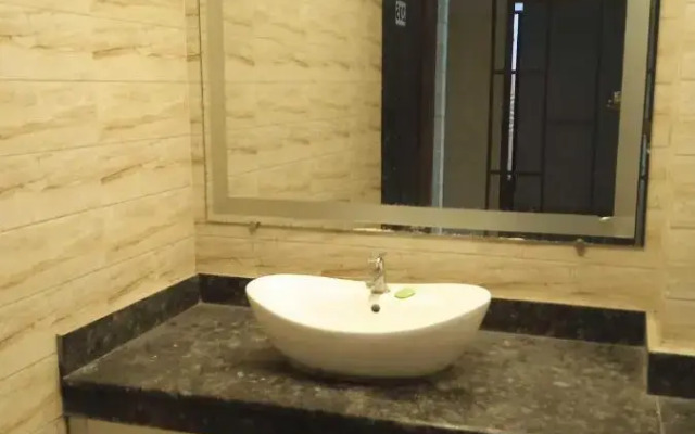 Oyo 702305 Hotel Rajeshwari Plaza