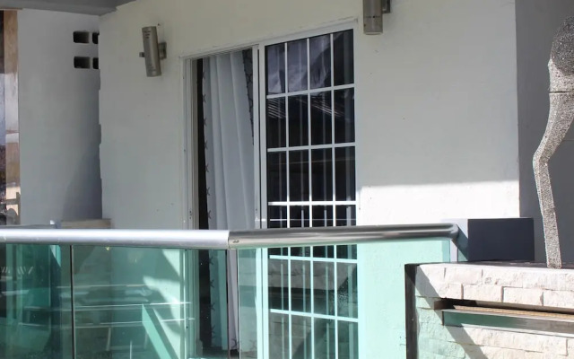 Barefoot Caye Caulker Hotel