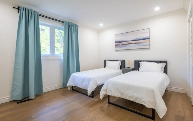 Cheerful 3 bedroom w/ indoor fireplace in Toronto - 02 free parking