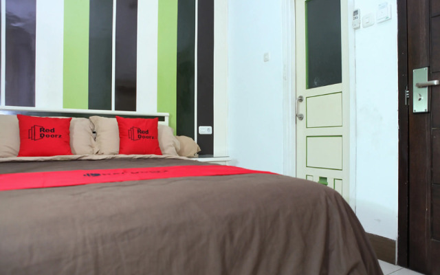 RedDoorz Plus @ Talaga Bodas