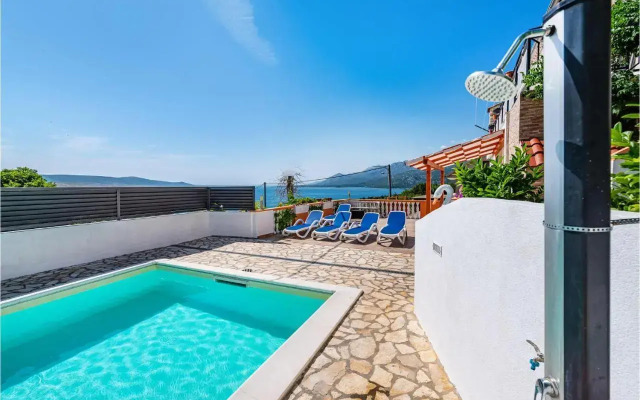 Five-Bedroom Holiday Home in Rovanjska