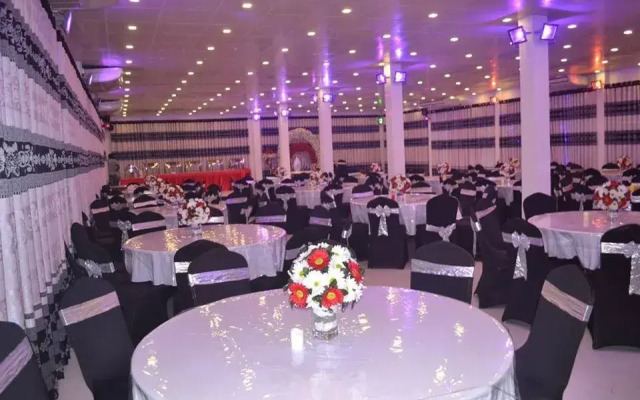 White Palace & Nice Place