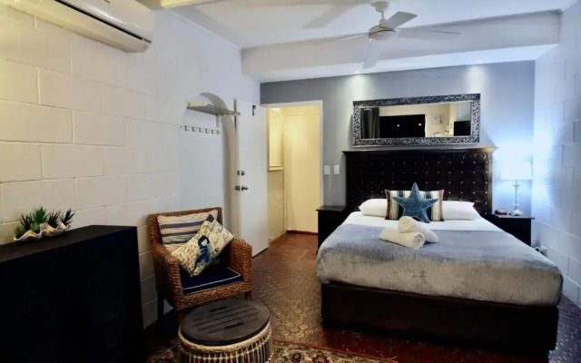 Hideaway Noosa Men Only Beach Resort