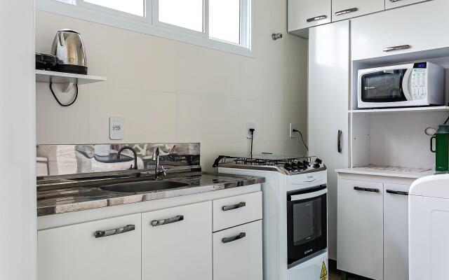 Apto com sacada a 10min praia do Santinho SBR402