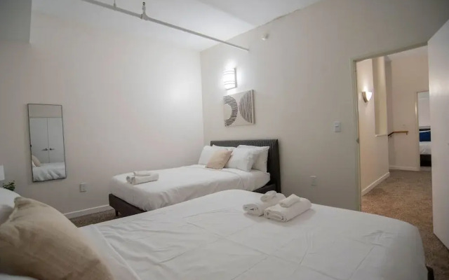 3BR CozySuites TheBlock Skybridge Access