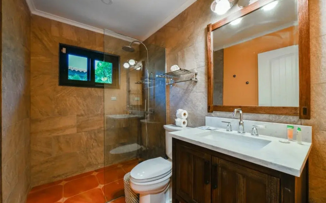 Newly Renovated! Polynesian Themed in Noord!