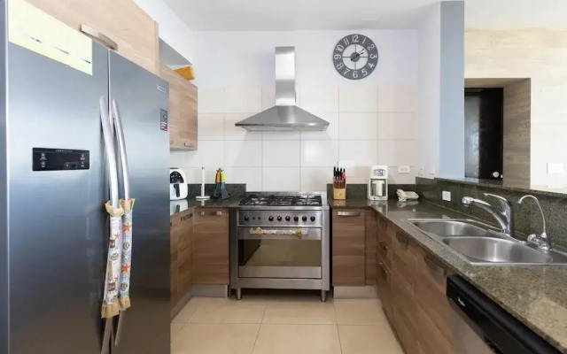 The Big Family Condo by Acomodo