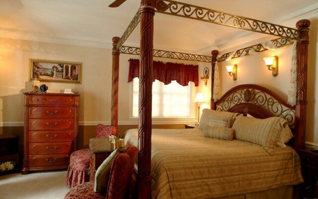 Boathouse Waterfront Lodging