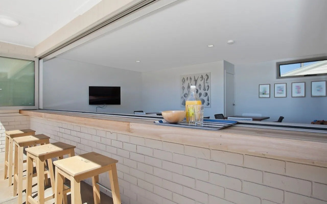 Peterborough House & Motel