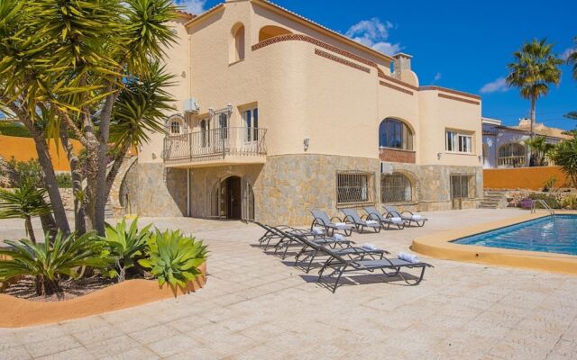 Villa - 6 Bedrooms with Pool and WiFi - 105023
