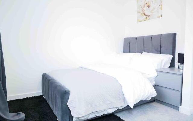 Beautiful 3bedroom townhouse in a new estate