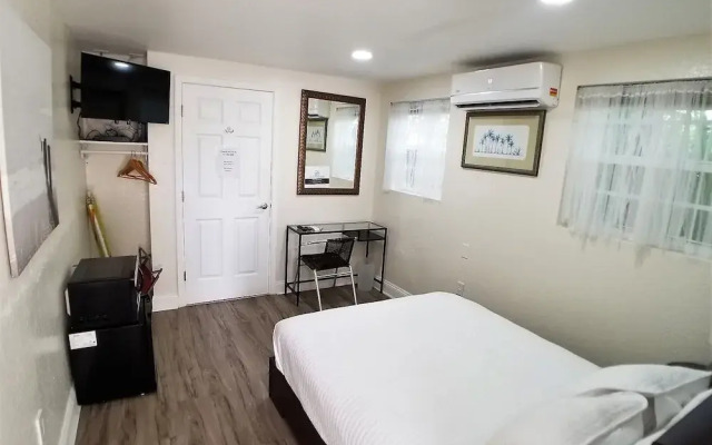 Las Olas Guesthouse at 15th Avenue
