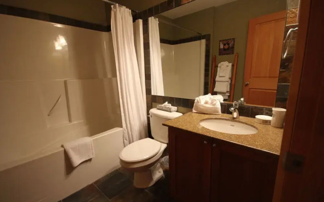 Pinnacle Ridge Chalets by Fernie Lodging