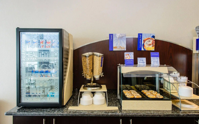 Holiday Inn Express & Suites Austin NW - Arboretum Area by IHG