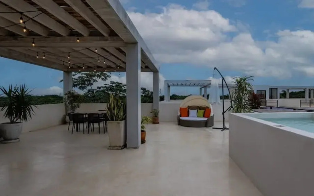 Luxury Penthouse w Private Pool Stunning Views