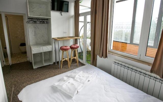 East & West Apartments