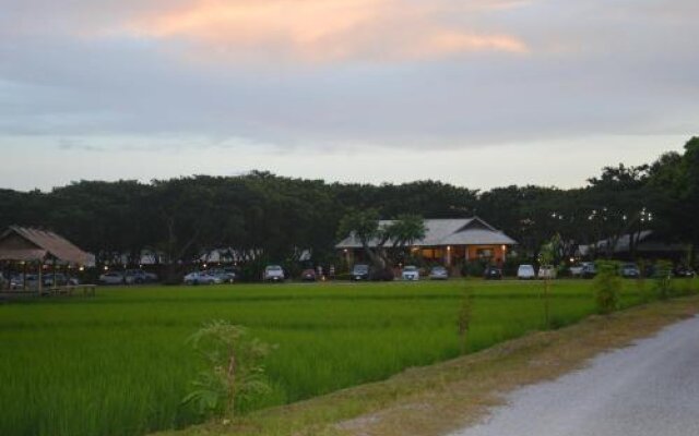 Baan Din Dee resort