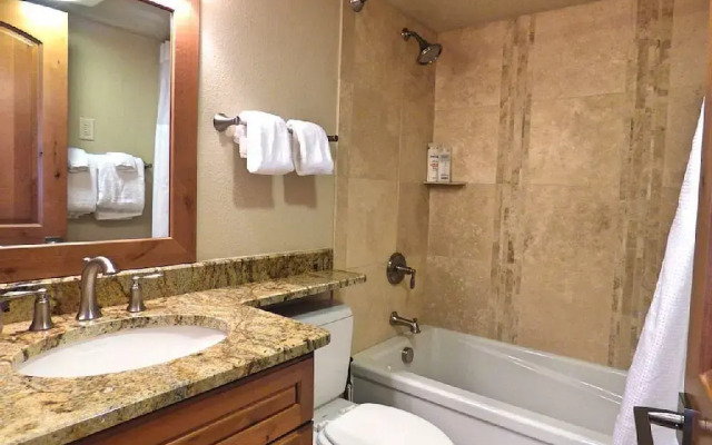 Lift Tickets Ground Floor in Mtn Village, Wifi, Fireplace, Hot Tubs