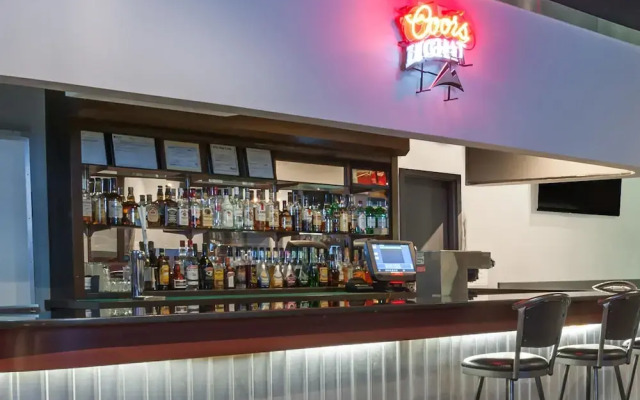 Super 8 Edmonton West