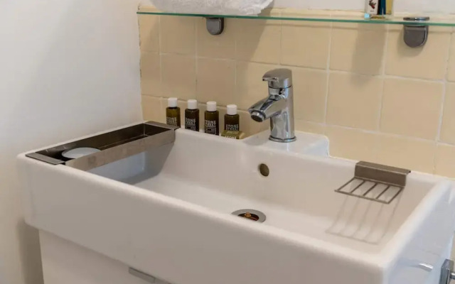 Charming One Bed Abode In East Putney