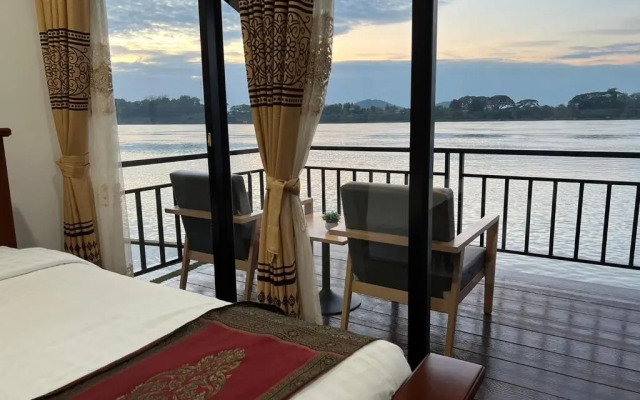 Riverside Chiangkhan Resort