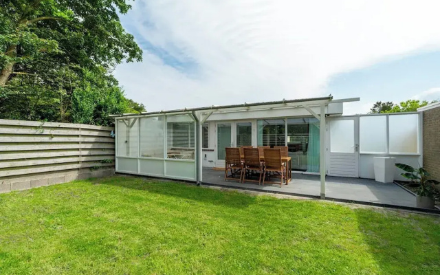 Bungalow Near Sint Maartenszee Beach