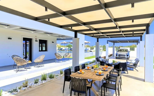 Villa Solaris Heated Pool & Hot Tub