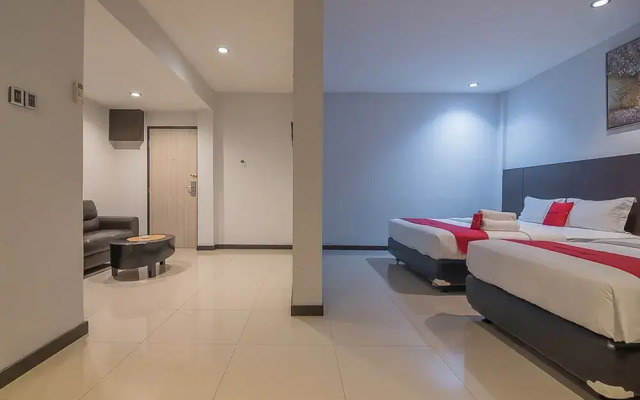 RedDoorz Plus near Harbour Bay Mall Batam