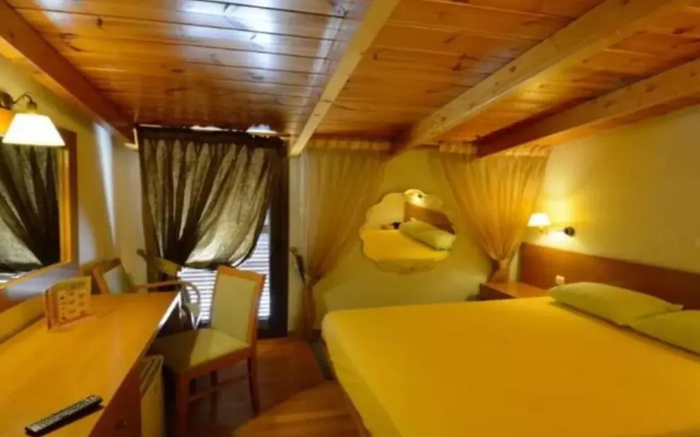 Hotel Chris