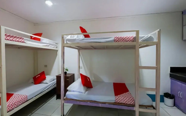 OYO 809 Crowne One Condo