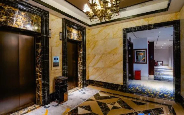 Green Oriental Hotel (Wanshougong Rope Jinta Subway Station)