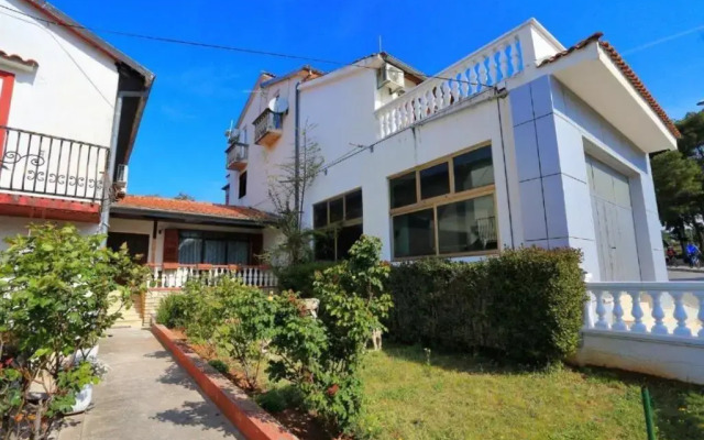 Apartments More - 300 m from beach