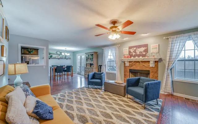 Family-friendly Clarksville Home w/ Fire Pit!