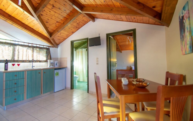 Manthos Beachfront Apts & Pool
