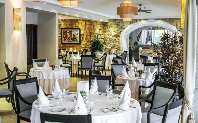 Four Seasons Country Club