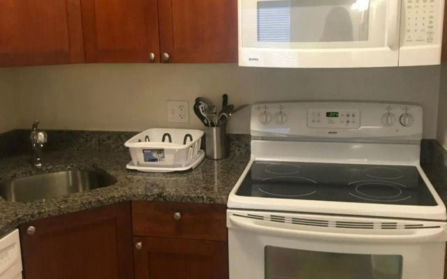 Crescent Suites Hotel