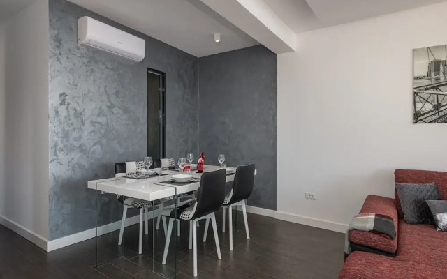 Apartment License to Chill