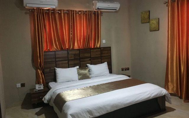 Momak 4 Hotel & Suites