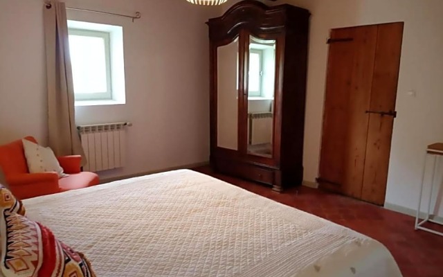 Le Mas Des Flaneraies