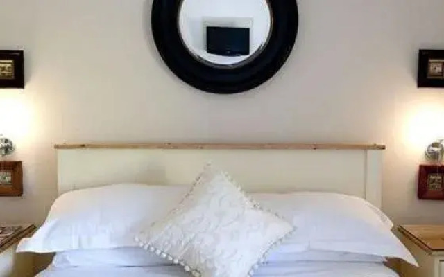 The Hollow Bottom - B&B