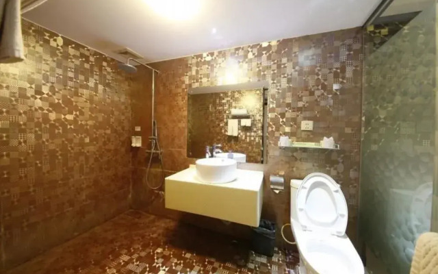 Hechi Shuntai Hotel