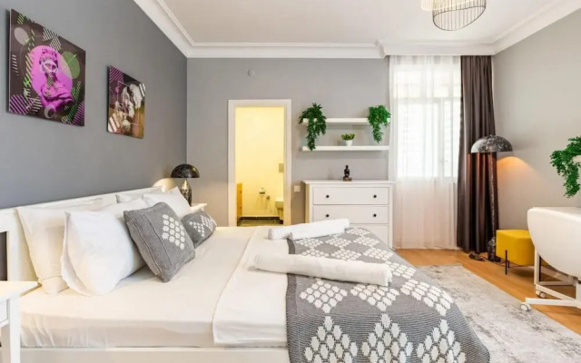 Spacious Apartment on Bagdat Street Kadikoy