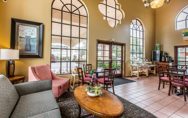 Quality Inn & Suites Camarillo - Oxnard