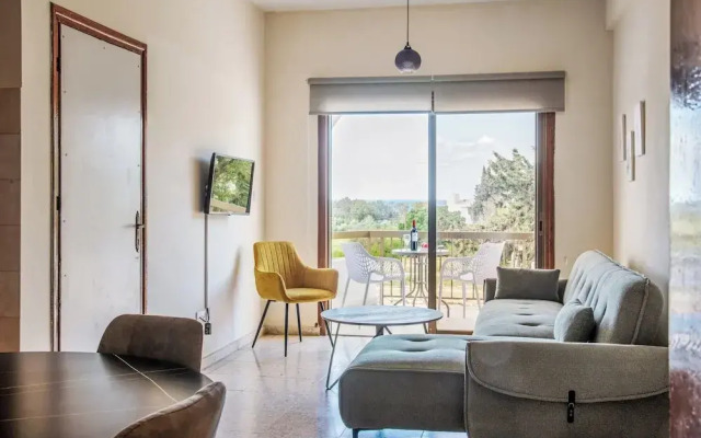 Room in Apartment - One Bedroom Apartment - Just 800 m From the Beach