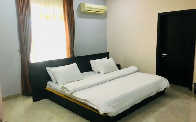 Milestone Hotel Annex